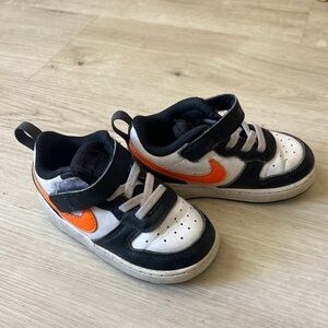 Nike court borough black and orange size 7
